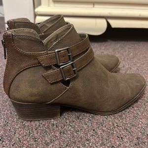 Madden Girl Hun Buckle Ankle Boot Taupe Size 9